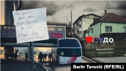 "Stave te u auto, odvezu te, glasaš, vratiš se", kaže sagovornik iz Rudog za RSE, koji je išao da glasa u Beograd.