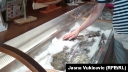 Ponuda jednog od ribljih restorana u Crnoj Gori