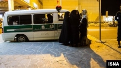 عکس مربوط به فعالیت گشت ارشاد در سالهای گذشته است