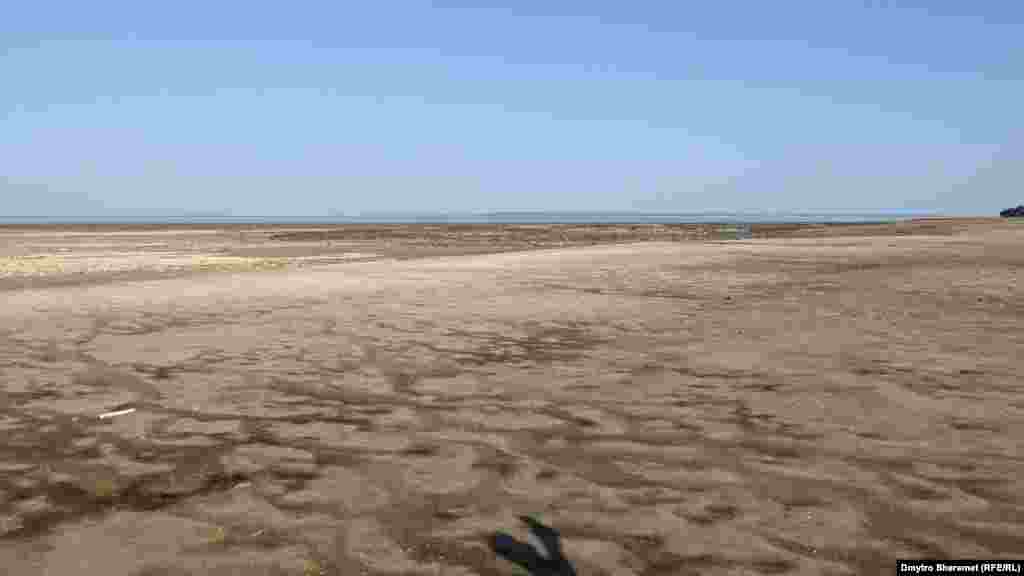 Каховське водосховище місцеві жителі часто називали «Каховським морем» через його велику площу і схожість із морськими горизонтами