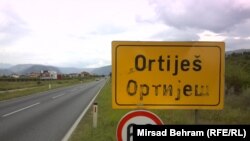 Tabla u Mostaru sa i bez ćirilice