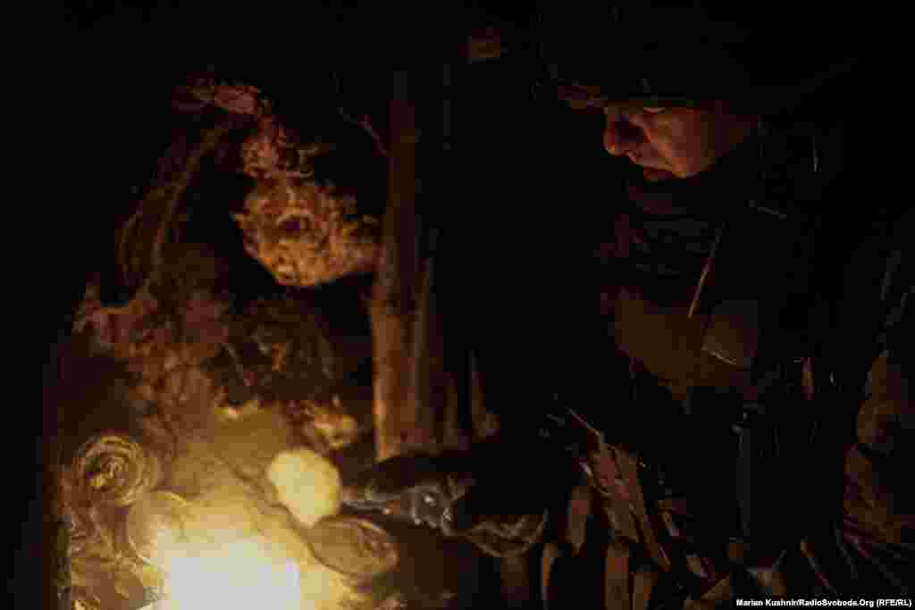 ...i koji sprečava ljude da ih potpuno obavije mrkli mrak.