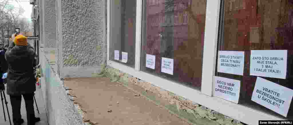 Nakon tragedije u beogradskoj osnovnoj školi roditelji traže veću bezbednost u školama. 