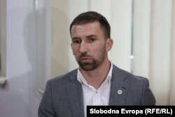 Federalni ministar rada i socijalne politike, Adnan Delić pozvao je na zabranu skupa u otvorenom pismu koje je objavio na društvenim mrežama.