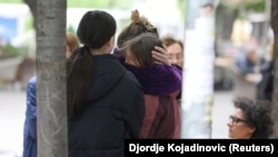 Prizor ispred škole "Vladislav Ribnikar" nakon pucnjave, 3. maj 2023.