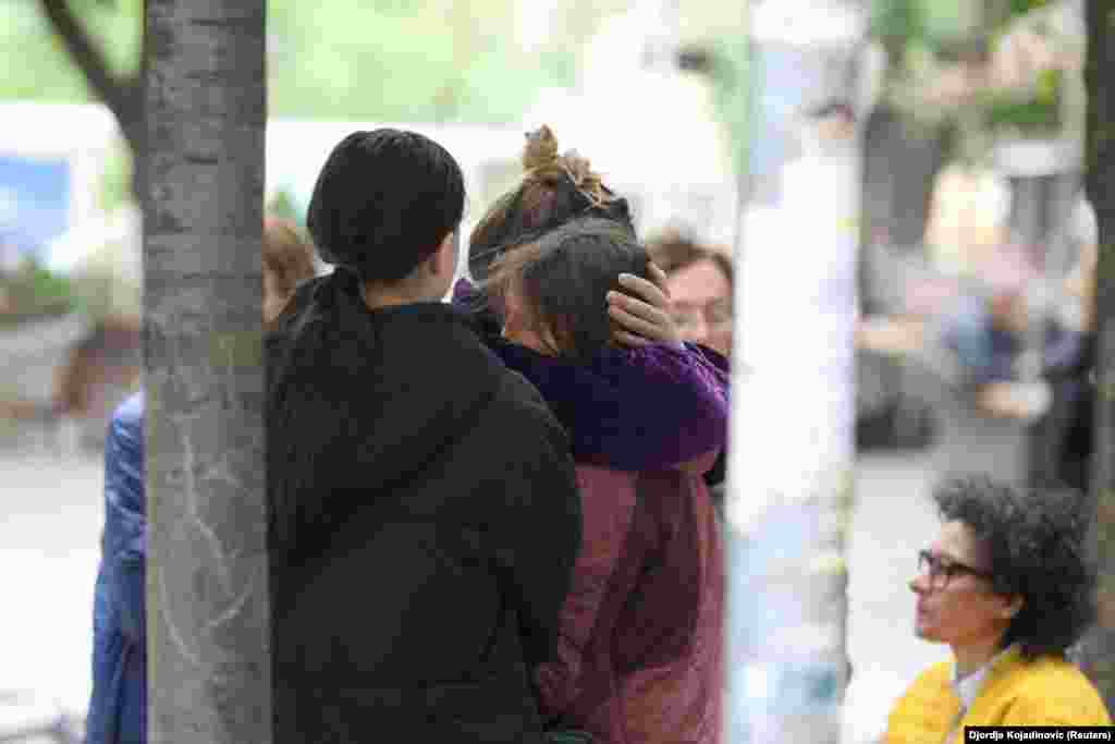 Motiv za sada nije poznat, ali su predstavnici policije saopštili da je zločin planiran mesec dana. Osumnjičeni je imao spisak učenika koje planira da ubije i iscrtanu mapu škole.