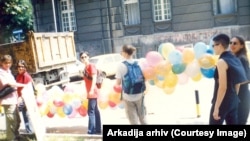 Prvi pokušaj održavanja Parade ponosa pod nazivom "Ima mesta za sve nas" 30. juna 2001. (Arkadia arhiv)
