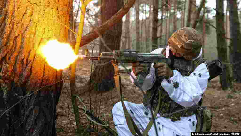 На Рівненщині, неподалік від білоруського кордону, Сили оборони області провели спільні навчання. Задіяні військовослужбовці та силовики відпрацьовували сценарії оборони на випадок можливого наступу противника