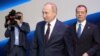 Ruski predsjednik Vladimir Putin i tada premijer Rusije Dmitrij Medvedev na stranačkoj konvenciji Ujedinjene Rusije 23. novembra 2019.