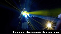 Співачка Олена Тополя закликала українських матерів вивозити своїх дітей подалі від небезпеки