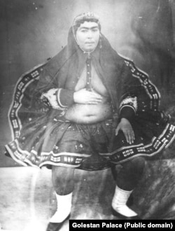 Portret Anisodoleh, supruge Nasir el Dina. S obzirom na seksualnu prirodu fotografije, gotovo ju je sigurno napravio sam šah.