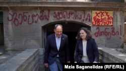 ევროკავშირის ელჩი პაველ ჰერჩინსკი და საიას თავმჯდომარე ნონა ქურდევანიძე