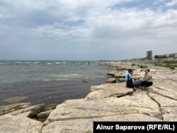 Ljudi na Kaspijskom moru u Aktauu 15. juna 2023.