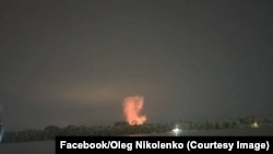 Na slici koju je na društvenim mrežama objavio ukrajinski zvaničnik, vidi se eksplozija ruskog drona u blizini granice između Rumunije i Ukrajine, 4. septembar 2023.