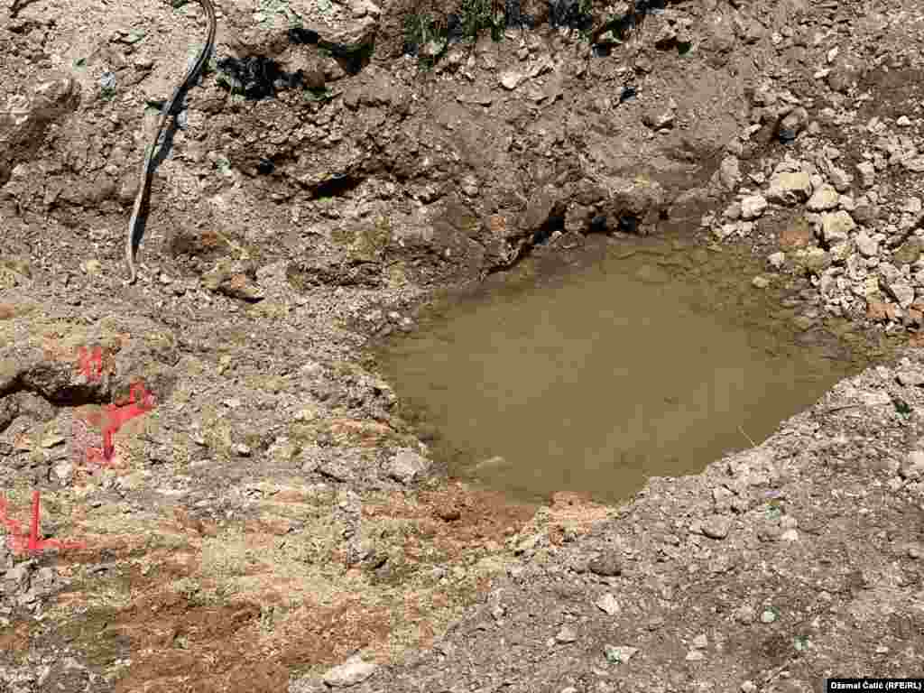 Obilježeno mjesto iskopavanja pored izvora, 25. jula 2024. 