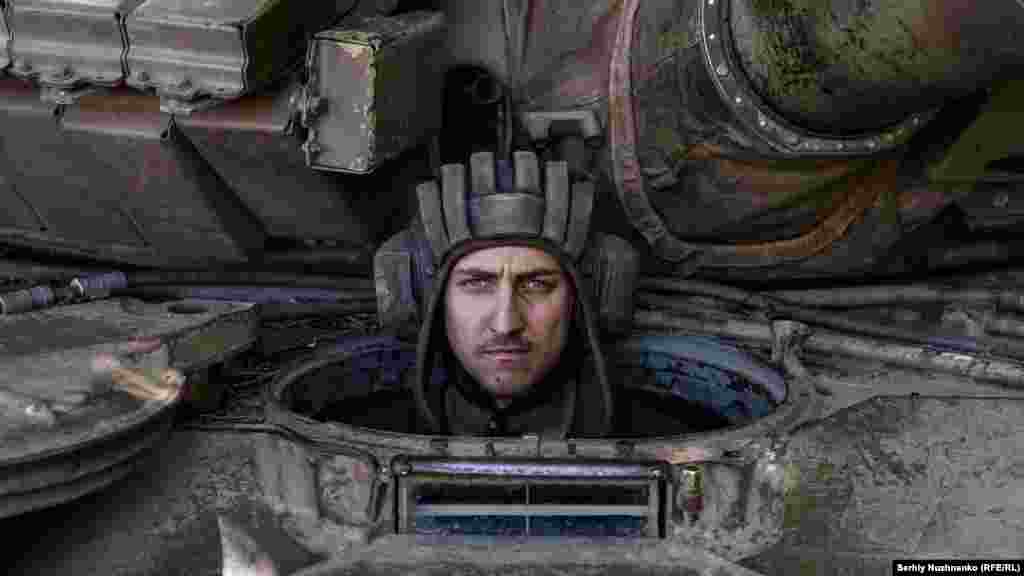 უკრაინელი მექანიკოსი ტანკისტი იური, ფოტო გადაღებულია აღმოსავლეთ დონეცკის რეგიონში 2022 წლის 11 ივნისს.