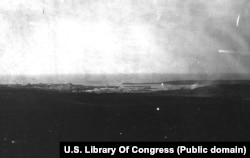 Pogled iz daljine na Sevastopolj tokom opsade.