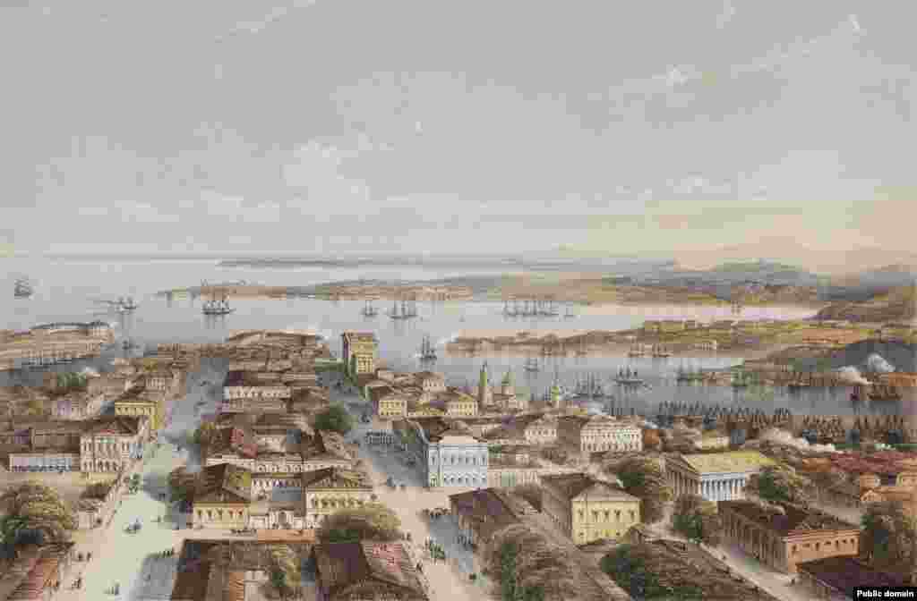 Sevastopolj iz perspektive "stražarske kule" u centru grada. Lučki grad je pod ruskom kontrolom otkad je Krim nasilno pripojen 2014. i više puta je od početka ruske invazije na Ukrajinu 2022. bio meta raketnih udara.