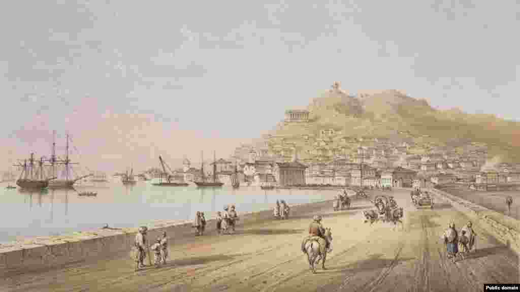 Pogled na planinu Mitridat s priobalnog puta u Kerču S ove tačke danas bi se Kerčki most do Rusije mogao videti sa leve strane, nekih dva i po kilometra iza planine.