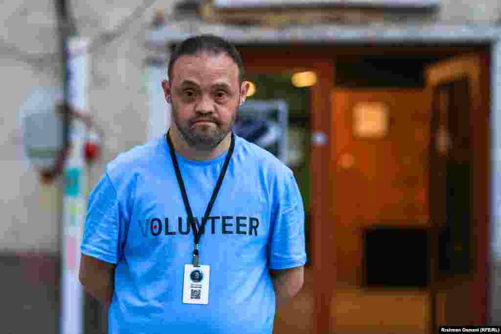 Selim Maloku je volonter na Dokufestu. 