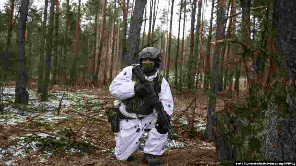 На Рівненщині, неподалік від білоруського кордону, Сили оборони області провели спільні навчання. Задіяні військовослужбовці та силовики відпрацьовували сценарії оборони на випадок можливого наступу противника