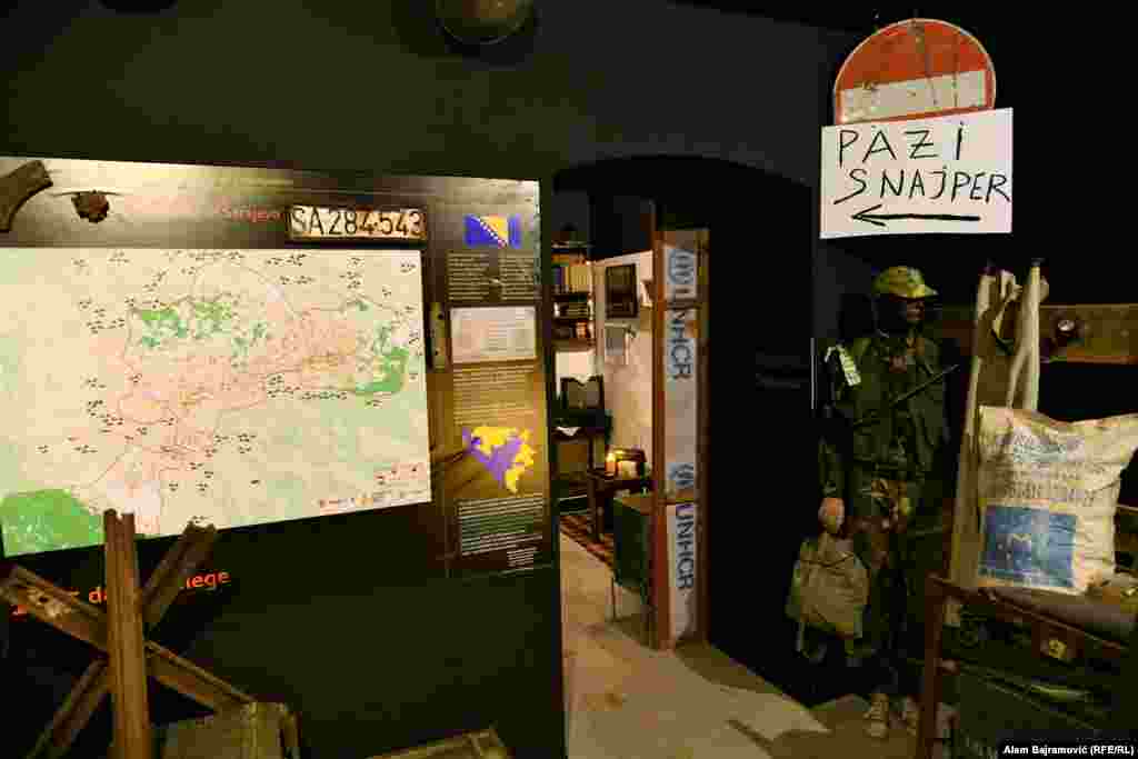 Muzejski eksponati su najvećim dijelom lični predmeti preživjelih, a ljude koji su preživjeli opsadu nalazili su i kontaktirali i u prodavnicama, pijacama, restoranima, kafićima.