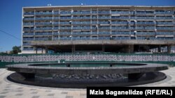 მეტროსადგურ "ავლაბრის" ზედა ვესტიბიული. 12 ივლისი, 2023 წელი