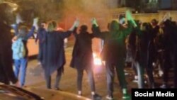 تظاهرات اعتراضی در شهر زیبای تهران، مقابل منزل حمیدرضا روحی