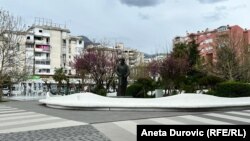 Gradski trg u Baru, gradu na jugu, u kojem je oko hiljadu đaka, stranih državljana završilo školsku godinu, april 2023.