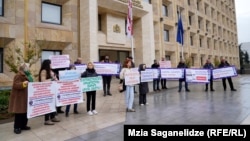 ონკოლოგიური პაციენტების აქცია მთავრობის კანცელარიასთან, 2024 წლის აპრილი.