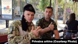 Vlado Stanić i Aleksandar Velimirović. Stanić je fotografiju ustupio RSE na korišćenje. Vreme i mesto nastanka fotografije nisu poznati redakciji.