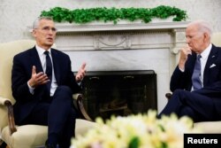 Generalni sekretar NATO-a Jens Stoltenberg na sastanku u Beloj kući 13. juna s predsednikom SAD Džoom Bajdenom koji, prema izveštajima, još nije odlučio koga da podrži za novog šefa Alijanse.