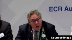 კონ კოჰლინი - ბრიტანული გამოცემის, The Daily Telegraph-ის თავდაცვისა და საგარეო პოლიტიკის თემების რედაქტორი