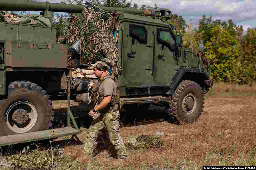 САУ 2С22 «Богдана» з артилерійською частиною з калібром 155 мм має швидкострільність 5 пострілів на хвилину. Возимий боєкомплект складає 20 снарядів