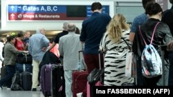 Red na aerodromu u Dizeldorfu.