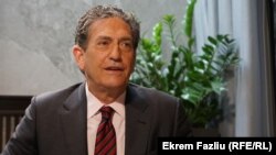 Džejms Rubin, američki specijalni izaslanik i koordinator Centra za globalni angažman tokom intervjua za Radio Slobodna Evropa, u Prištini, 11. aprila 2023.