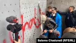 პარლამენტთან ვითარება იძაბება.