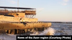 Вибухи та порожні пляжі. Курортний Бердянськ друге літо під російським триколором