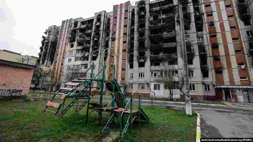 Район СМУ з житловим комплексом «Ірпінські липки» та околицями був в епіцентрі запеклих боїв та обстрілів під час активної фази битви за Київ