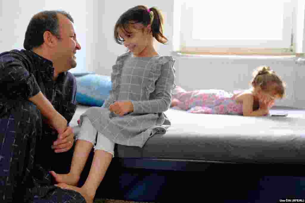 Jan Mohammad Habibi i Seema Stanikzai, imaju četvero djece. Dvojica sinova već govore njemački jezik i idu u školu, jedna od kćerki ide u vrtić. 