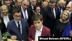 Brnabić ja jednom od štandova iz Srbije, Mostar, 2. maj 2023.