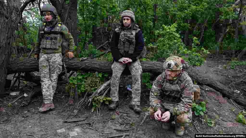 Часто одне з перших запитань від військових: «Що там в Києві?». Розмовляємо про сім'ї і цивільне життя 