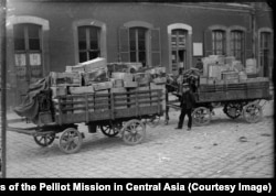 Kutije otkrića koje je ekspedicija donijela u Pariz