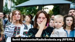 Počast poginulom ukrajinskom bolničaru u višivankama