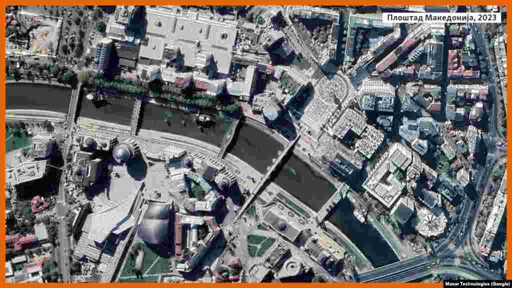 Sa Trga "Makedonija" prije tačno 20 godina uklonjeni su stari blokovi, promijenjen kompletan pristup i izgled, tako da će vas danas dočekati potpuno novi izgled trga koji je nastao projektom Skoplje 2014. Ono što je najavljeno u promotivnom spotu za mnogo sporniji projekat Vlade Nikole Gruevskog danas je realizovano.Podignuti su brojni spomenici istaknutih glumaca iz istorije zemlje, a najveći, visok 22 metra u centralnom dijelu, "Ratnik na konju" uzdiže se iznad svih njih. Izrađen od bronze i mermera, sa fontanama i skulpturama, bio je u središtu analize i reakcija na projekat, kako zbog cijene, tako i zbog toga što je prvobitno najavljen kao spomenik "Aleksandru Velikom".