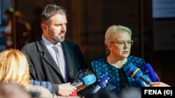 Igor Stojanović i Lidija Bradara, nakon dogovora o podjeli vlasti, kojem se protivi Stranka demokratske akcije (SDA). Bosna i Hercegovina, Sarajevo, 20. februara 2023. godine. 