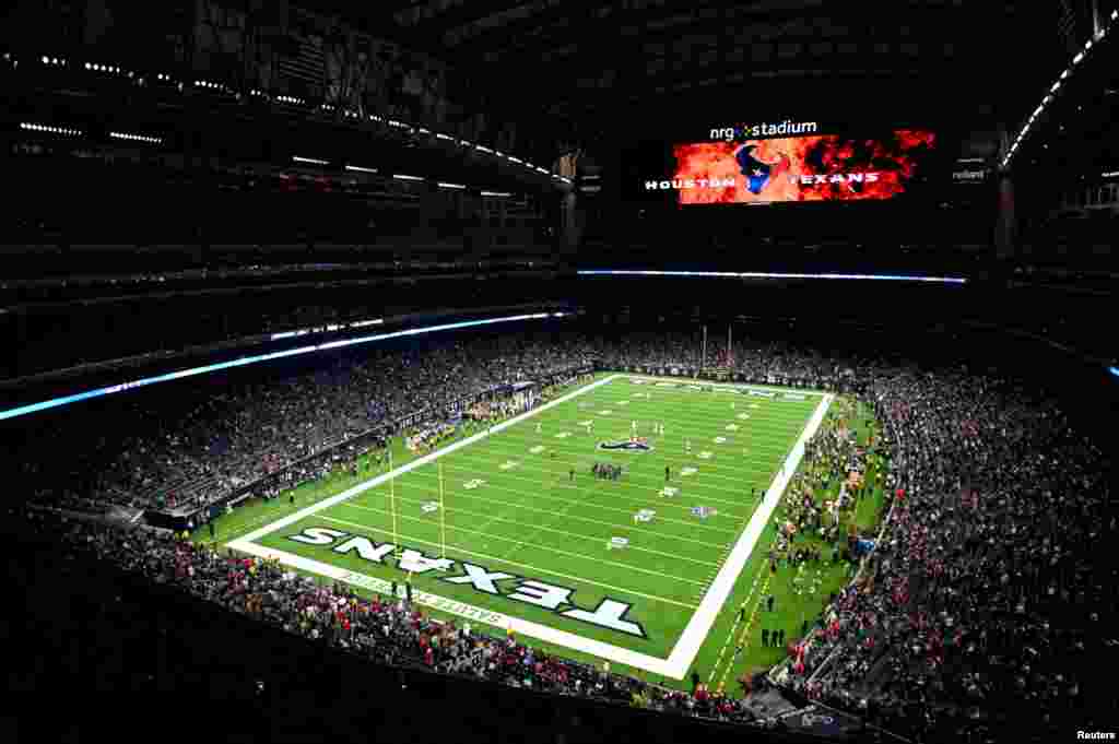 NRG Stadium, ჰიუსტონი, აშშ NRG Stadium-ს ფეხბურთი აქამდეც უნახავს. ეს არის ერთადერთი ქალაქი ინგლისს მიღმა, სადაც მანჩესტერული დერბი გამართულა. ასევე, ეს არენა იყო International Champions Cup-ის ნაწილი 2019 წელს. ამერიკულ ფეხბურთში კი ლეგენდარულმა ტომ ბრედიმ აქ ორჯერ იზეიმა „სუპერბოულის“ მოგება New England Patriots-თან ერთად.