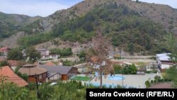 Pogled na kompleks "Rajska Banja" u Banjskoj i Zvečanima, 27. septembra