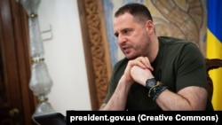 Голова Офісу президента Андрій Єрмак каже, що жертви і постраждалі – це люди, які працювали у нічну зміну на олійному підприємстві