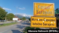 Tabla na prelazu iz Kantona Sarajevu u Istočno Sarajevu u Republici Srpskoj, septembar 2023.